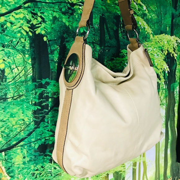 Coach cream leather purse. - Picture 8 of 16